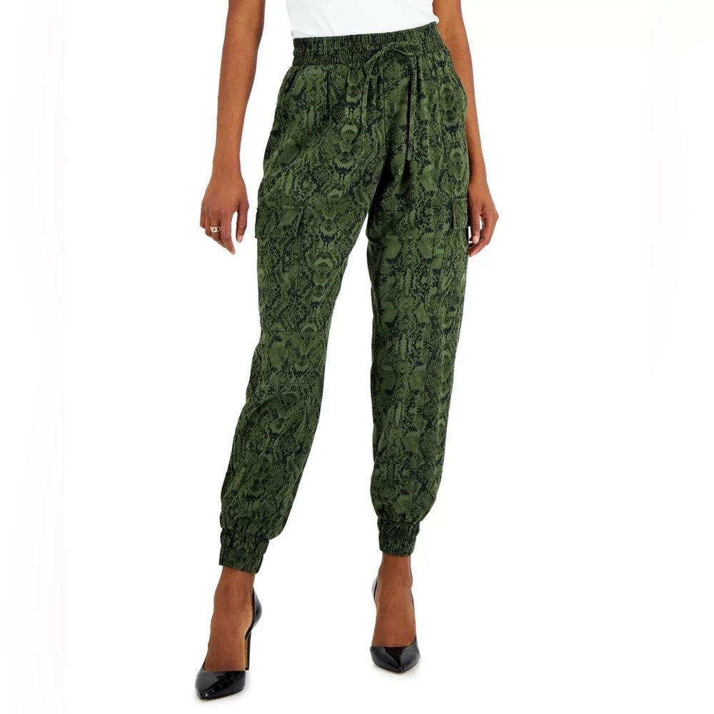 $80 NWOT International Concepts Women's High-Rise Printed Utility Joggers green